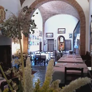 https://cisterna-nel-borgo.it-tuscanyhotel.com